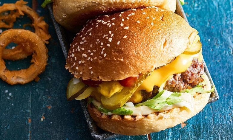 Photo of Η αυθεντική αμερικάνικη συνταγή για λαχταριστό cheeseburger